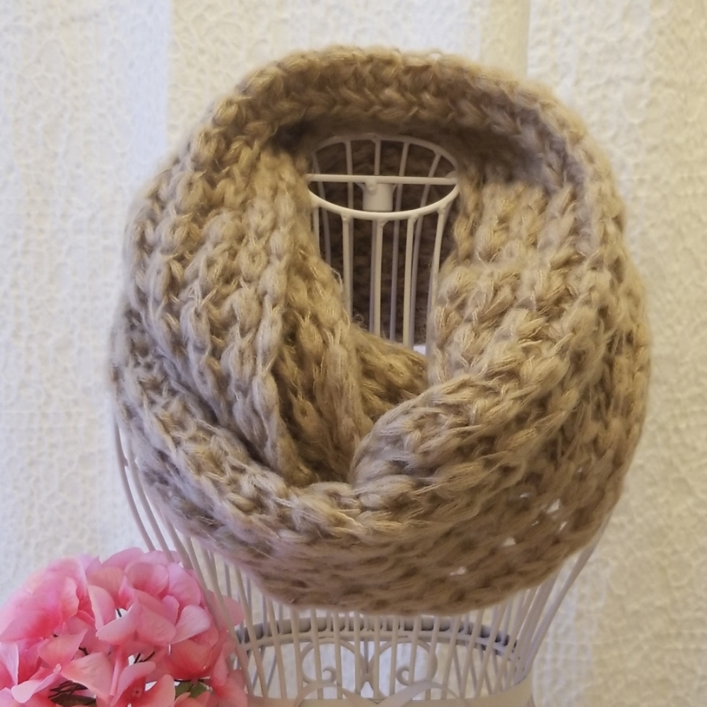 Grey/Beige Knitted infinity scarf